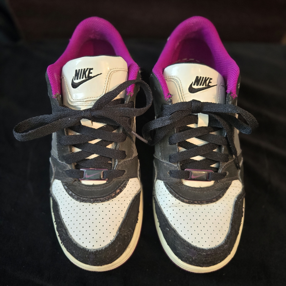 💓Nike Dunk Low SE – Black Snakeskin/Burgundy(Mag / Pink – Size 6Y (Women’s 7.5)
